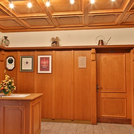 Pensionat Neururer 3*